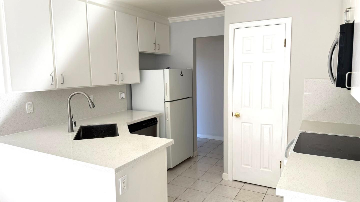 Front Image Thumbnail for ML82037556