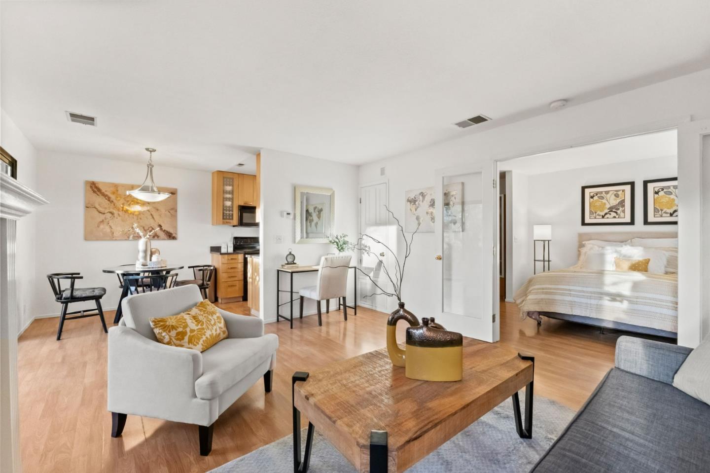 Front Image Thumbnail for ML82037836