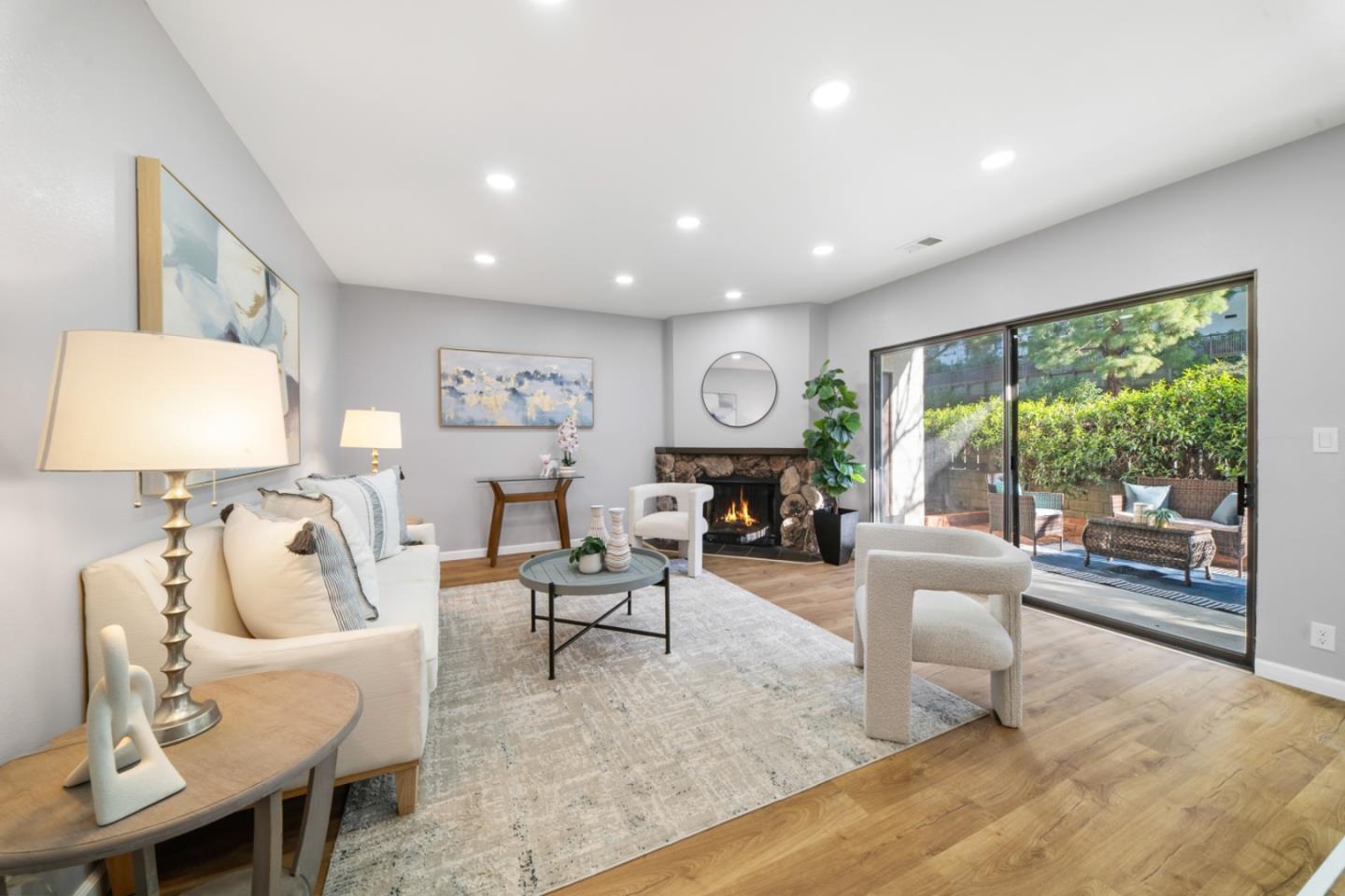 Front Image Thumbnail for ML82037916