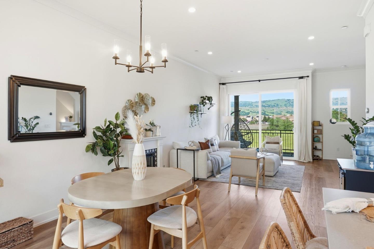 Front Image Thumbnail for ML82037934