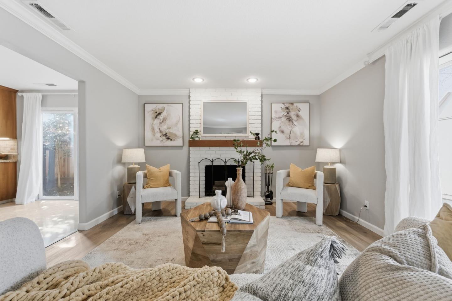 Front Image Thumbnail for ML82038047