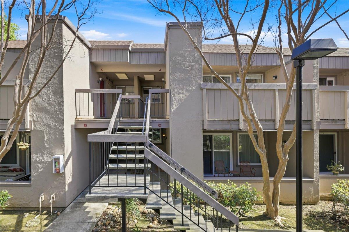 Front Image Thumbnail for ML82038090