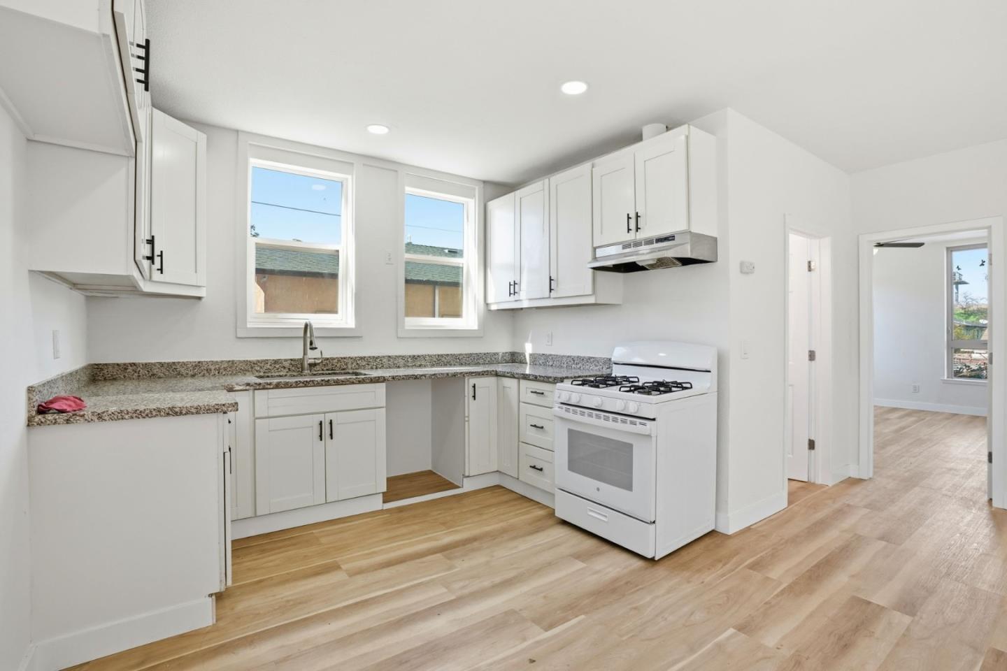 Front Image Thumbnail for ML82038200