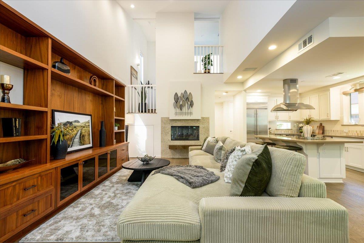 Front Image Thumbnail for ML82038229