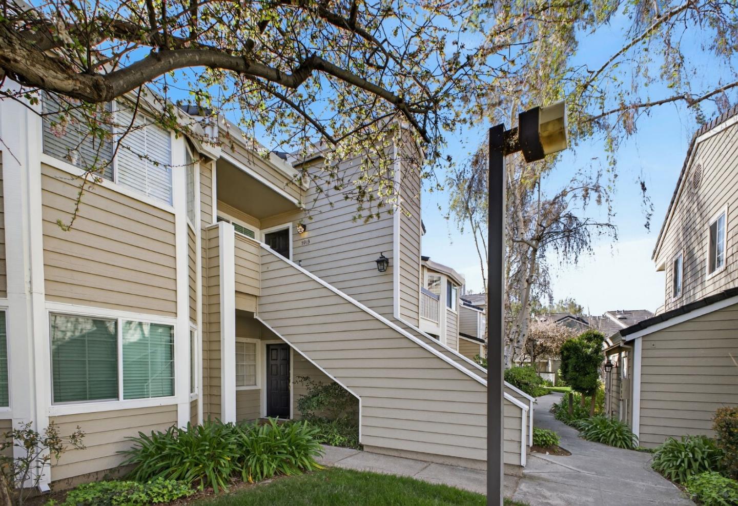 Front Image Thumbnail for ML82038243