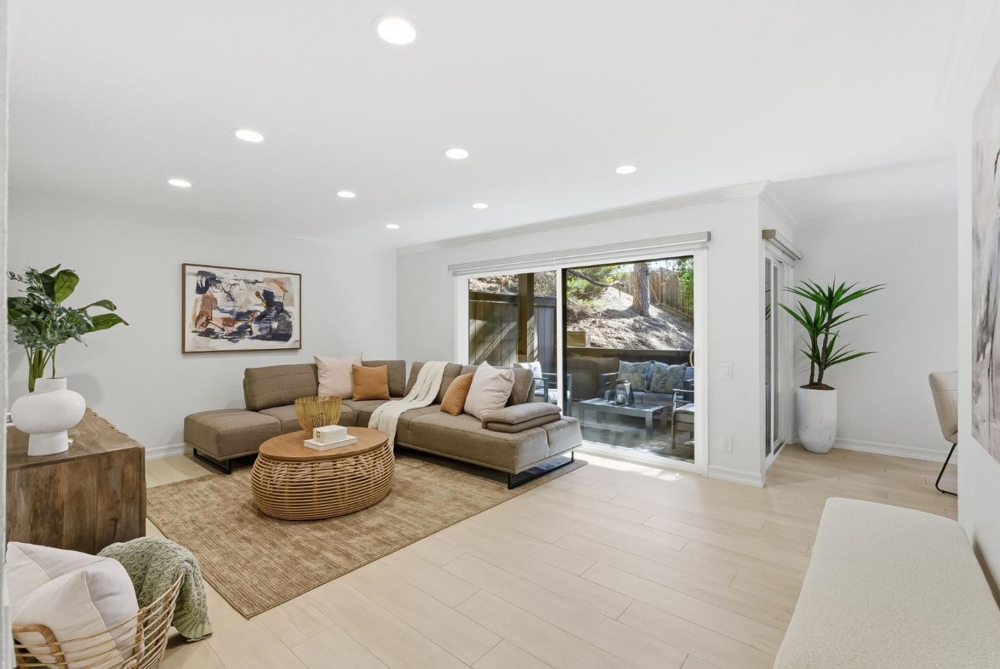 Front Image Thumbnail for ML82038274