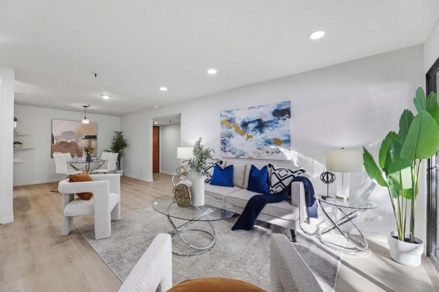 Front Image Thumbnail for ML82038282