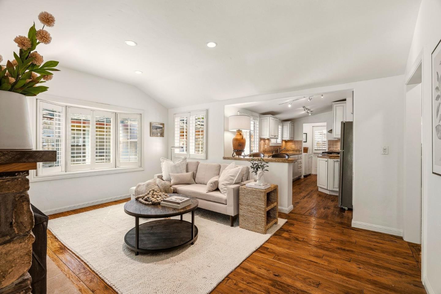 Front Image Thumbnail for ML82038310