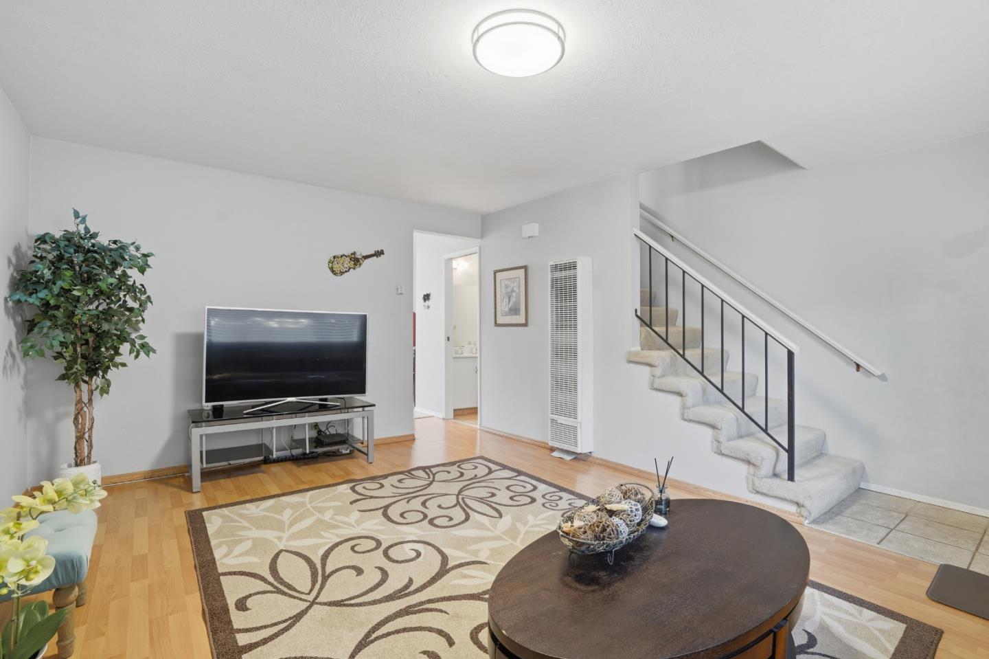 Front Image Thumbnail for ML82038334