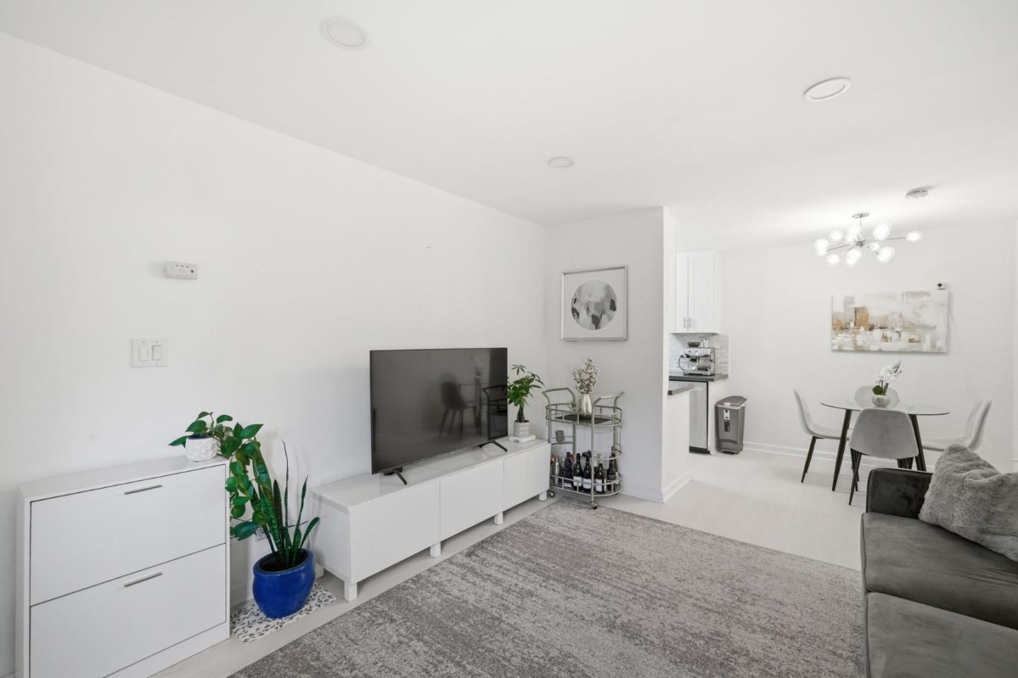 Front Image Thumbnail for ML82038345