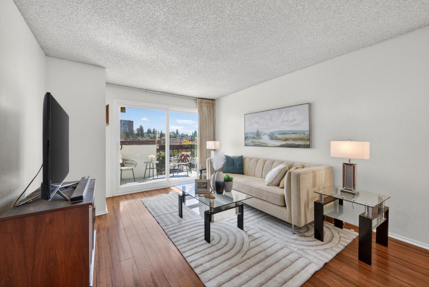 Front Image Thumbnail for ML82038363