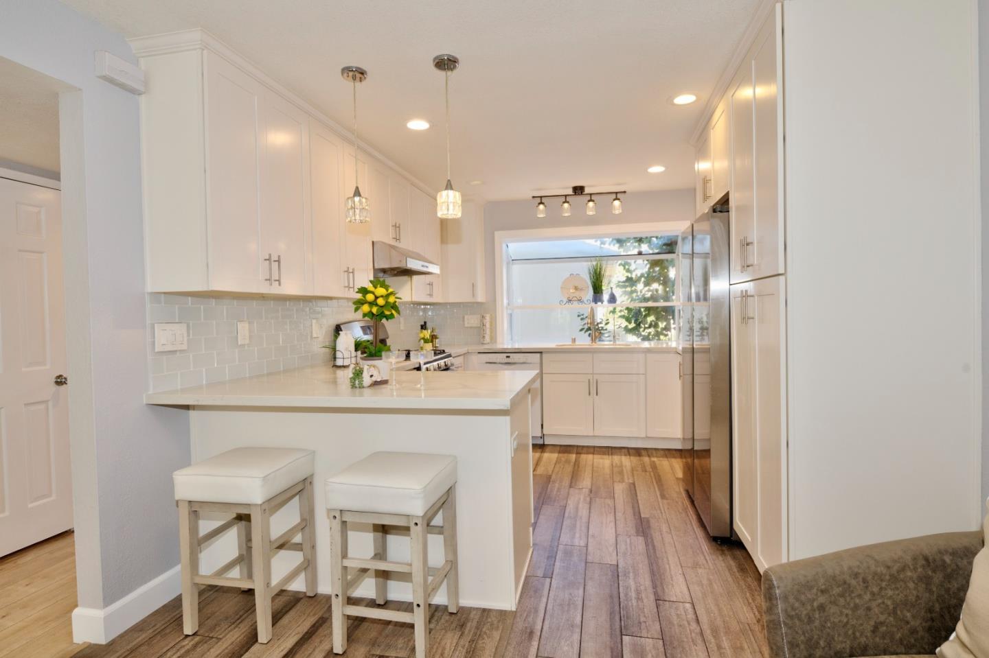 Front Image Thumbnail for ML82038390