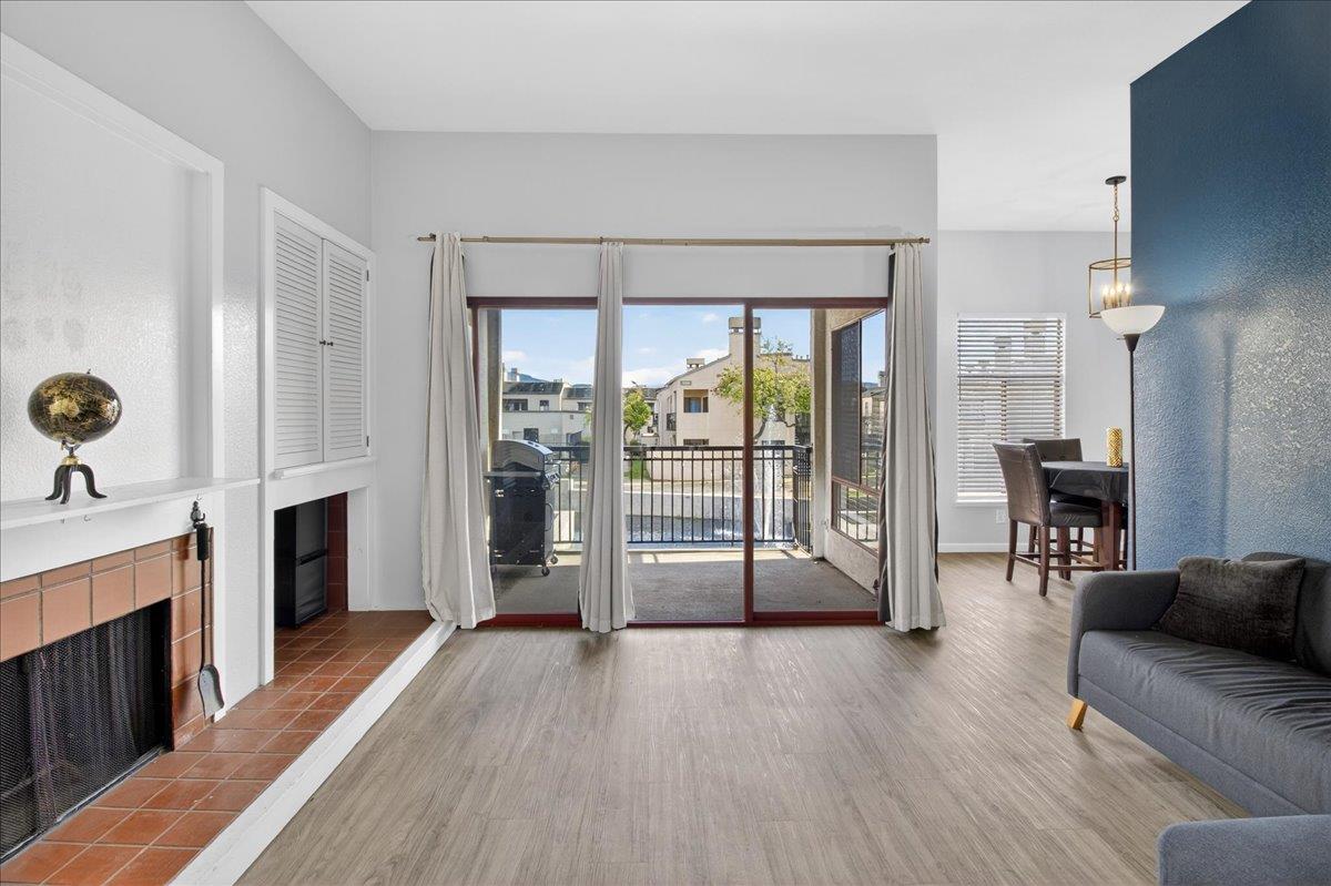 Front Image Thumbnail for ML82038433