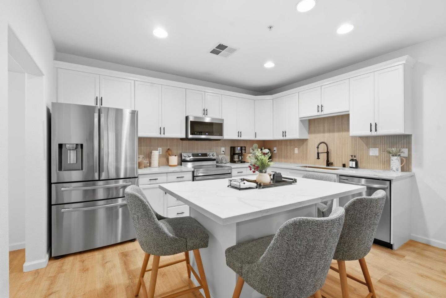 Front Image Thumbnail for ML82038466