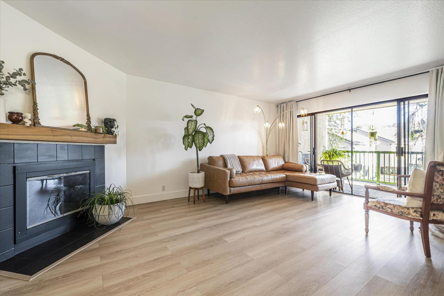 Front Image Thumbnail for ML82038487