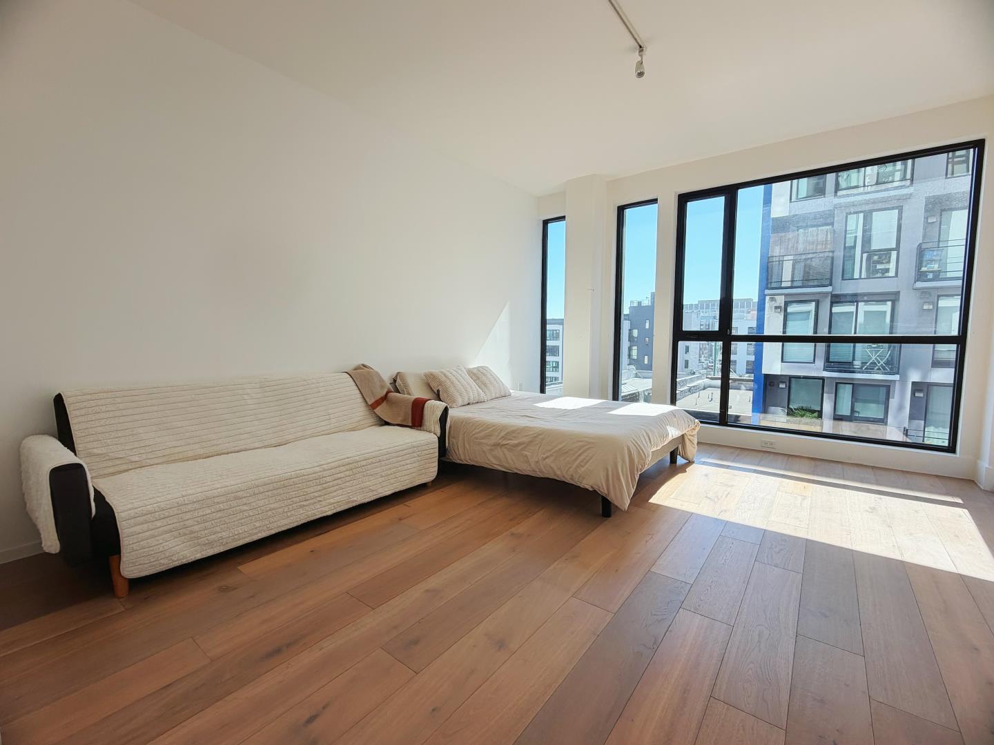 Front Image Thumbnail for ML82038495