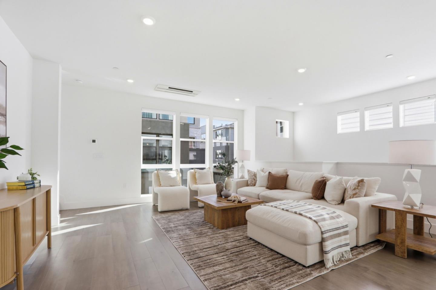 Front Image Thumbnail for ML82038505