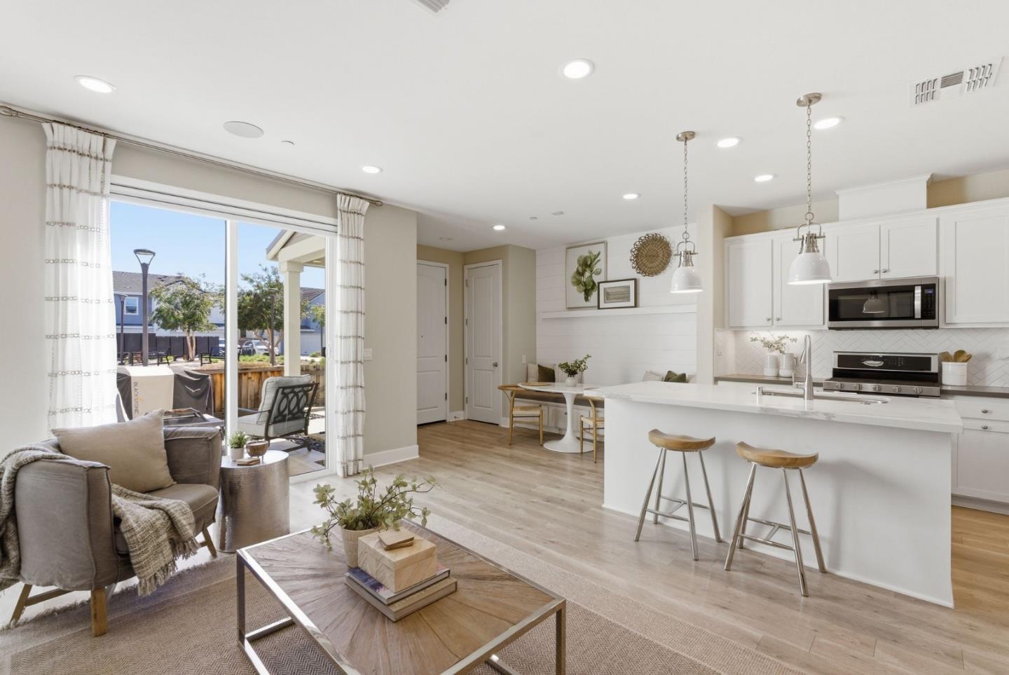 Front Image Thumbnail for ML82038581