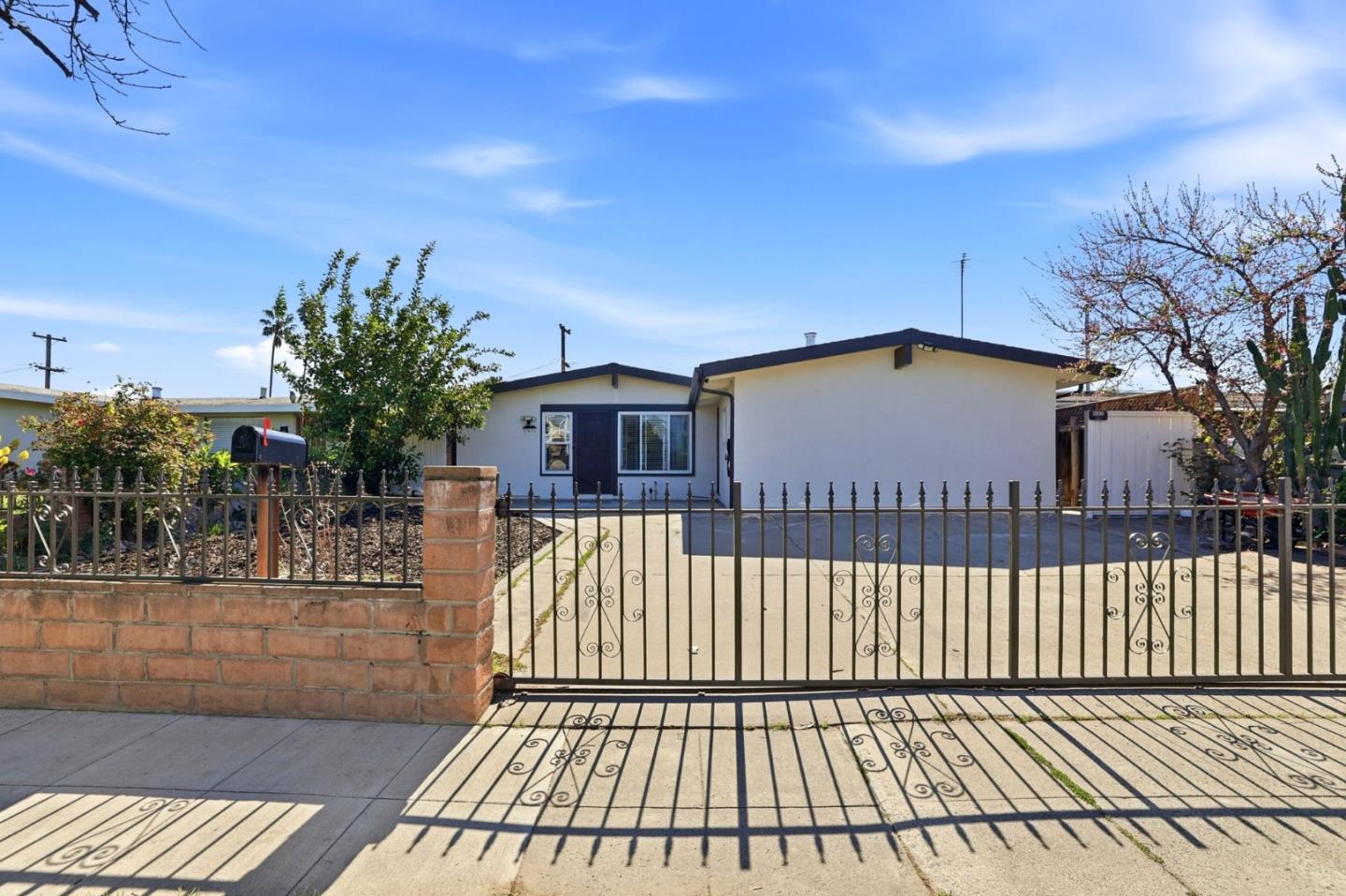 Front Image Thumbnail for ML82038633