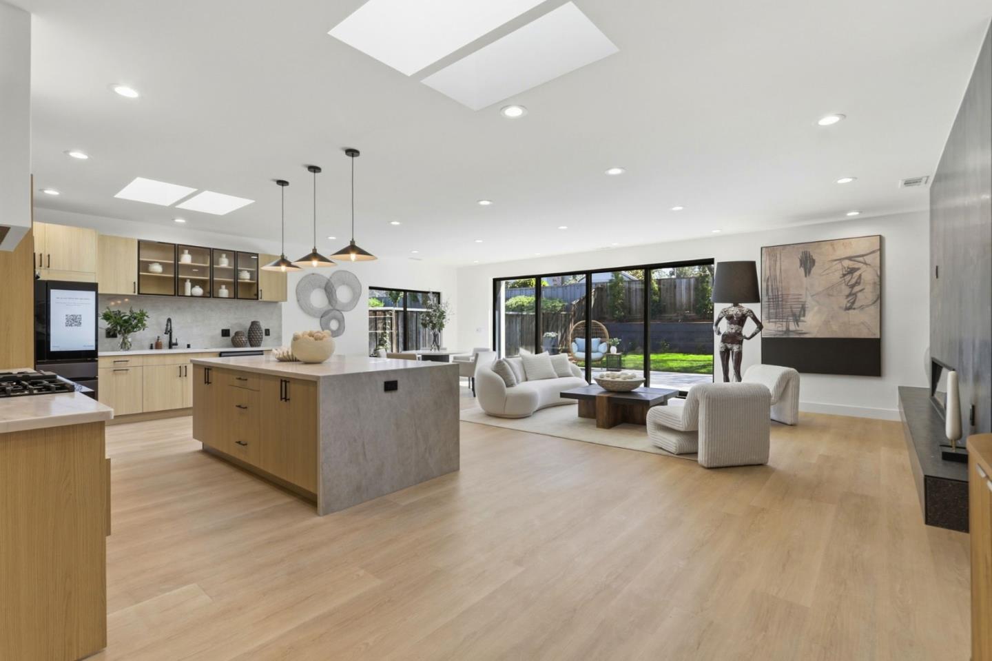 Front Image Thumbnail for ML82038664