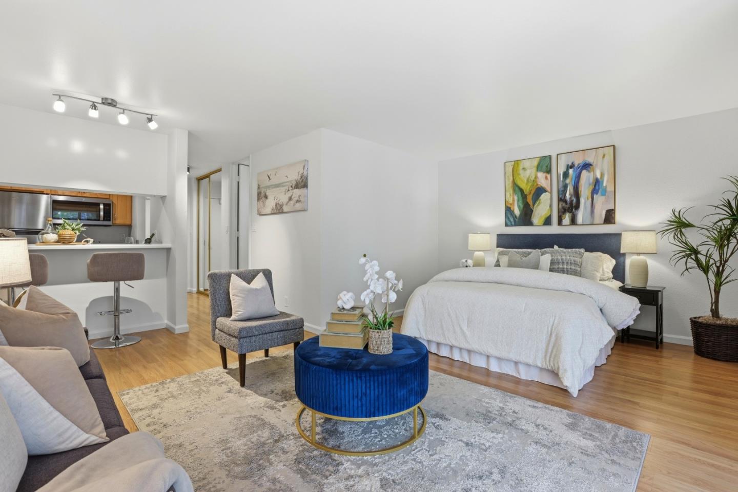 Front Image Thumbnail for ML82038674