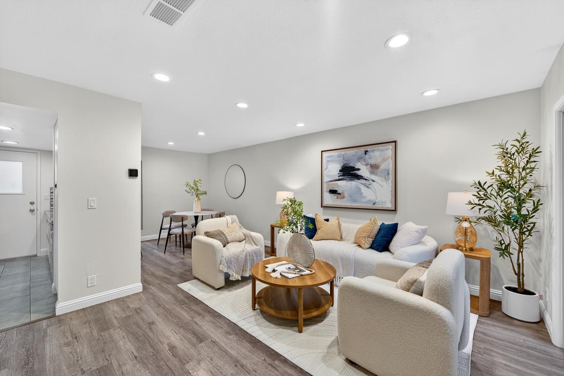 Front Image Thumbnail for ML82038934