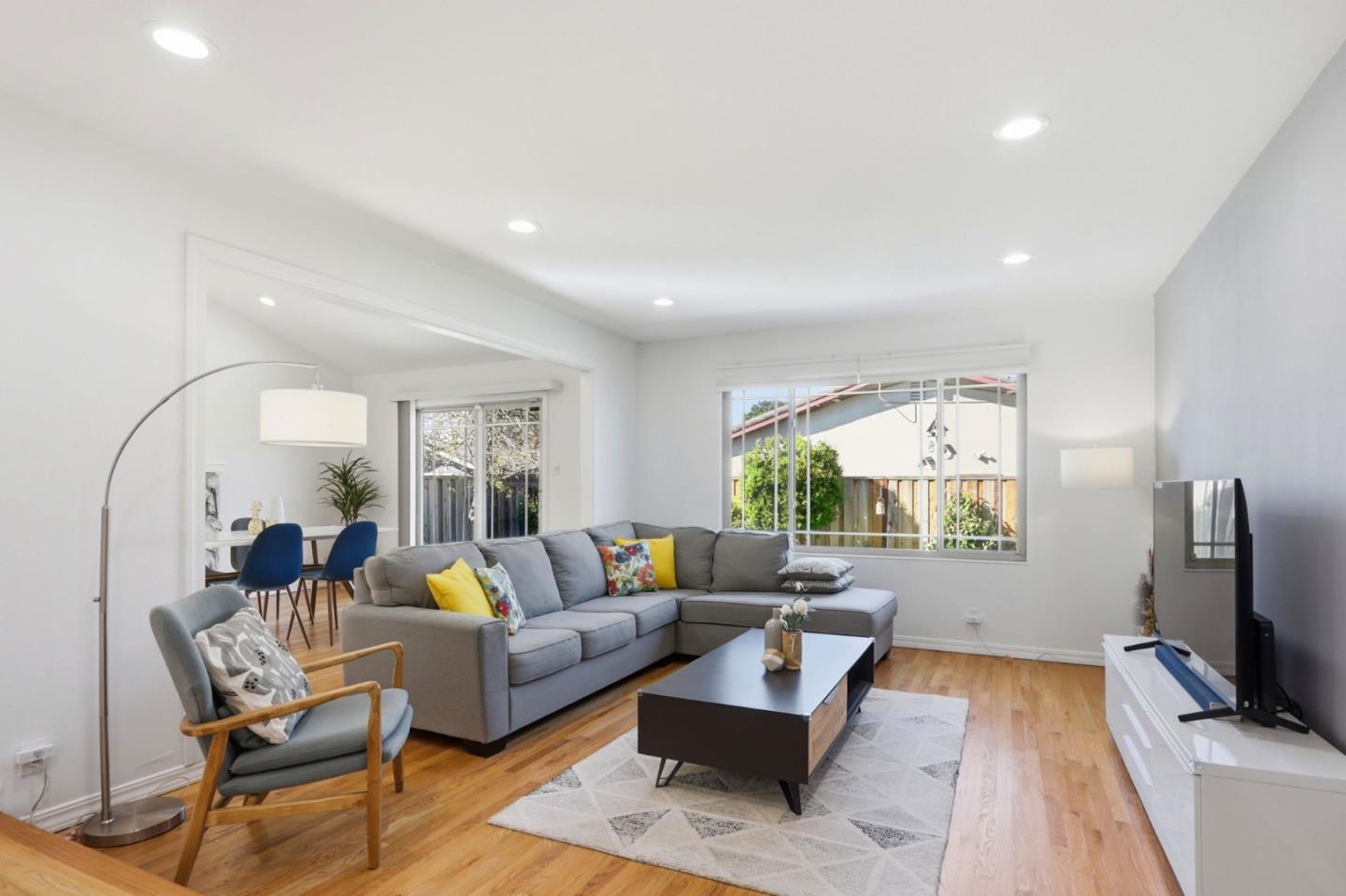 Front Image Thumbnail for ML82038996