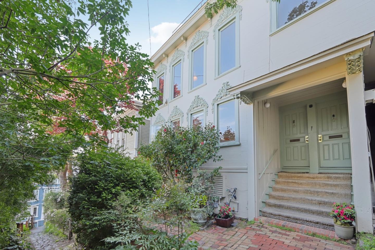 Front Image Thumbnail for ML82039012