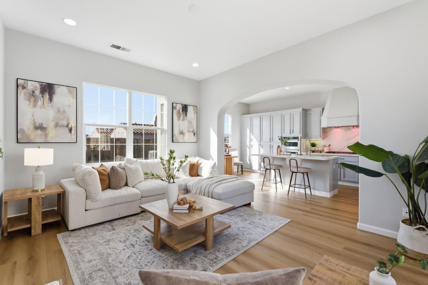 Front Image Thumbnail for ML82039097