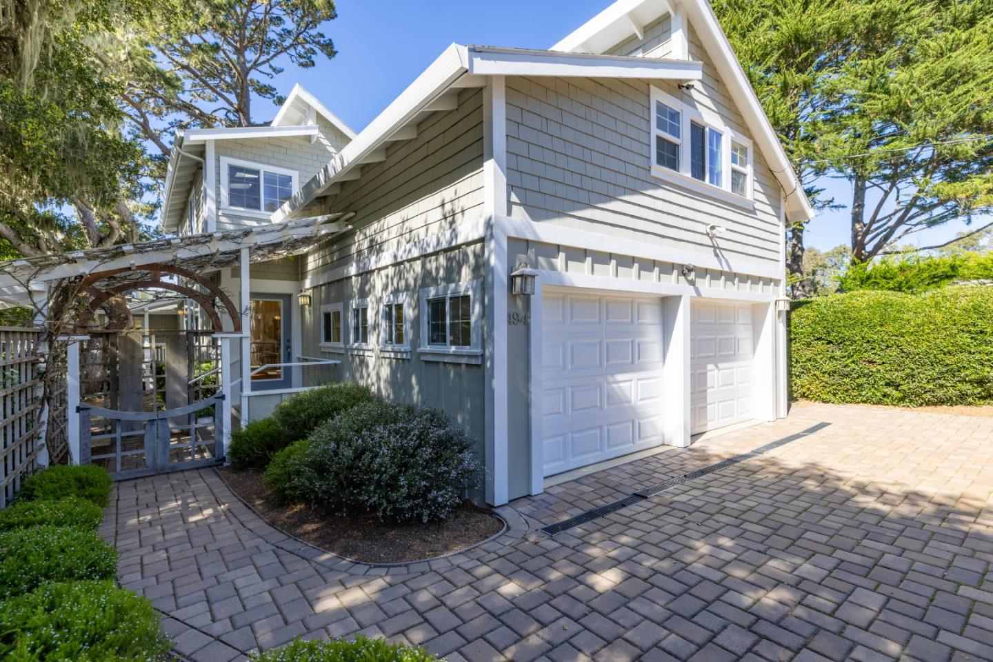 Front Image Thumbnail for ML82039234