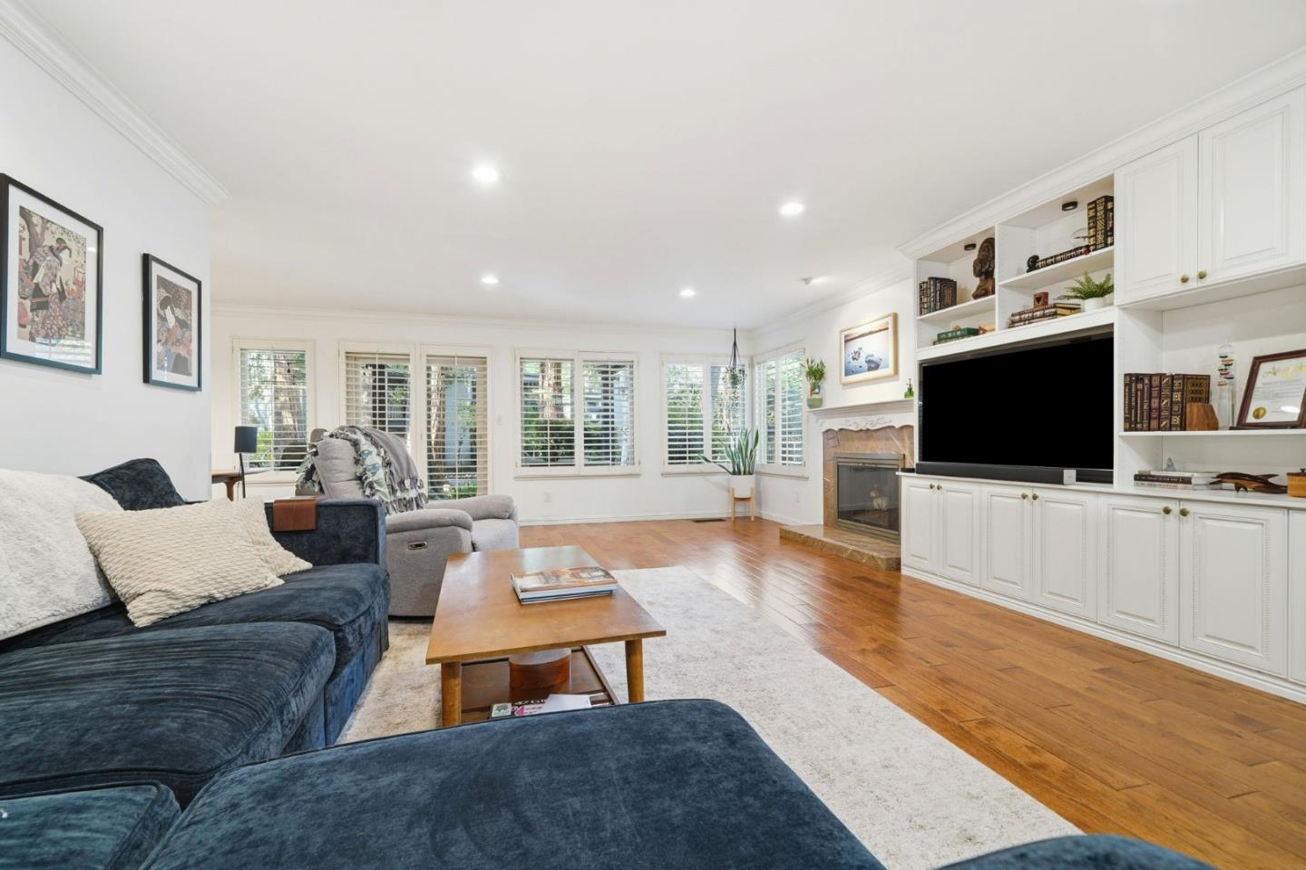 Front Image Thumbnail for ML82039319