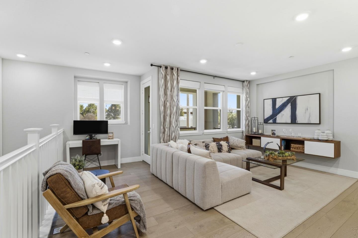 Front Image Thumbnail for ML82039343