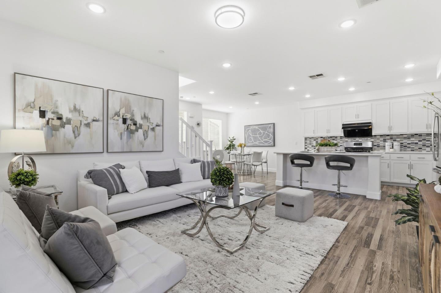 Front Image Thumbnail for ML82039408