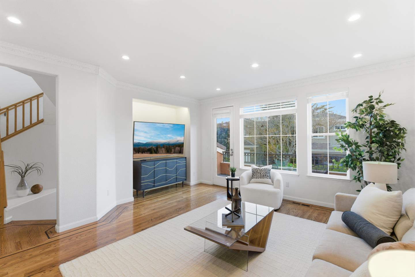 Front Image Thumbnail for ML82039439