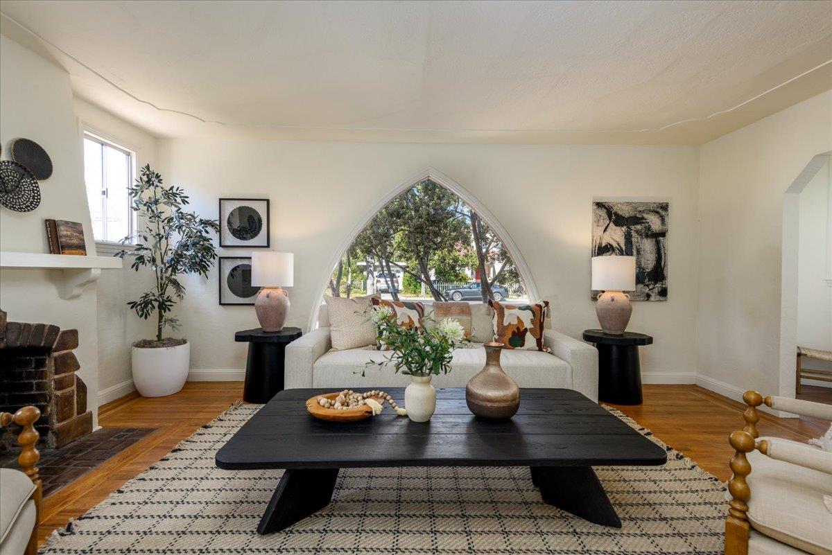 Front Image Thumbnail for ML82039548