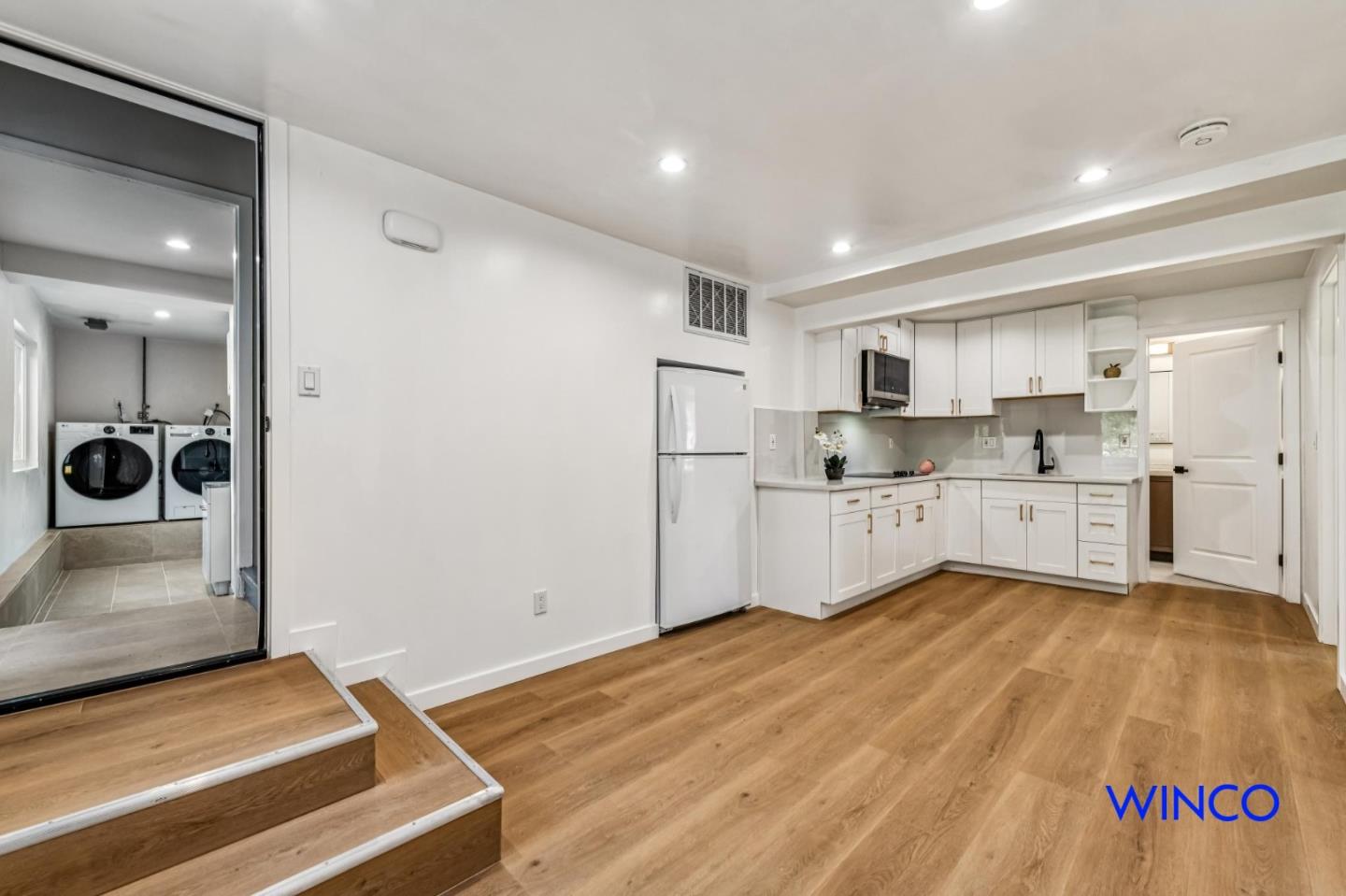 Front Image Thumbnail for ML82039726