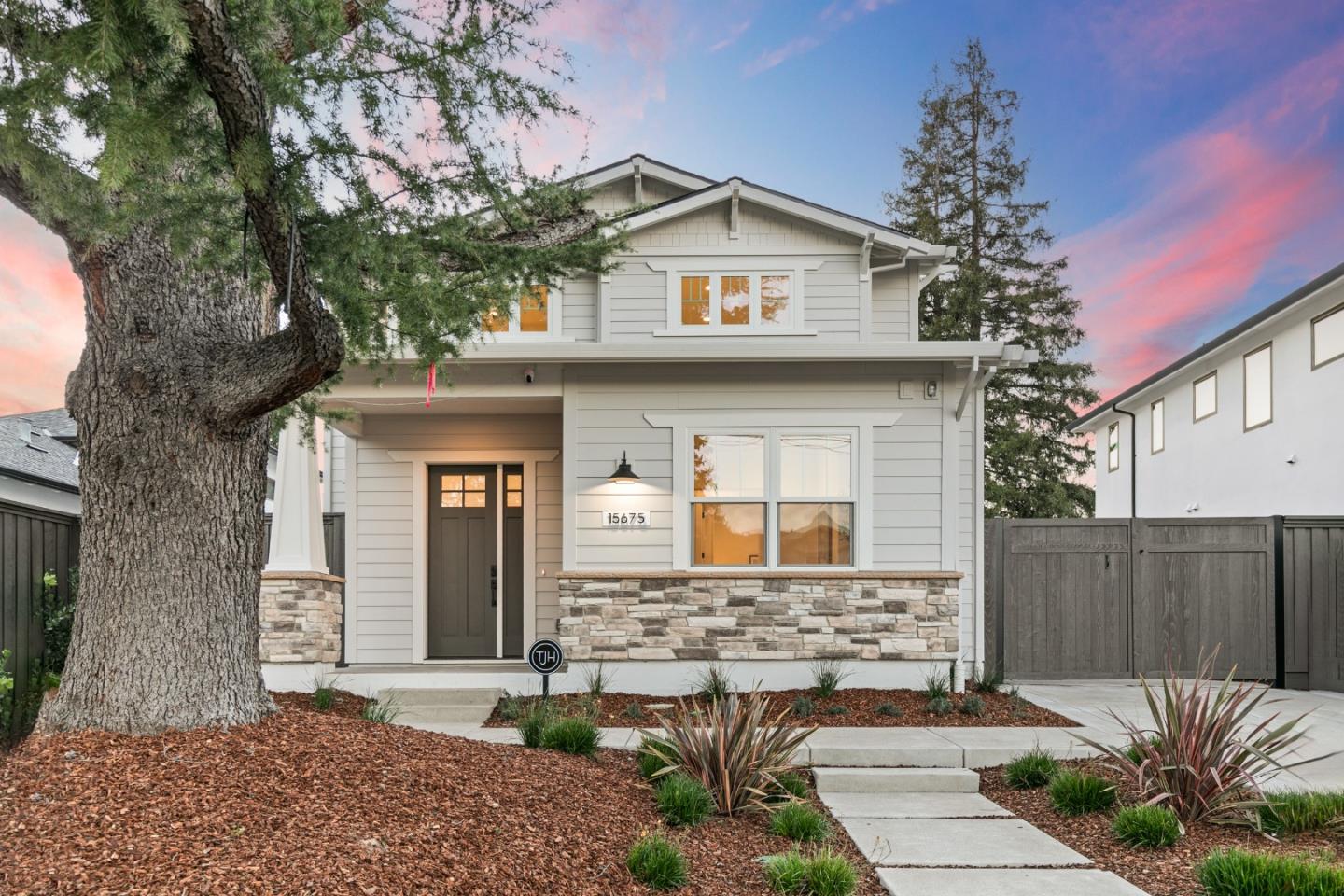 Front Image Thumbnail for ML82040014