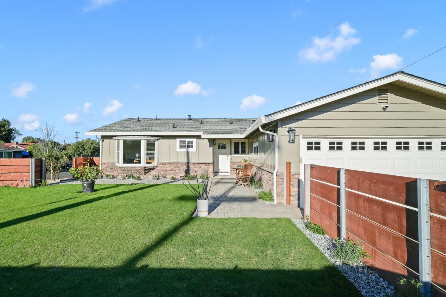 Front Image Thumbnail for ML82040018