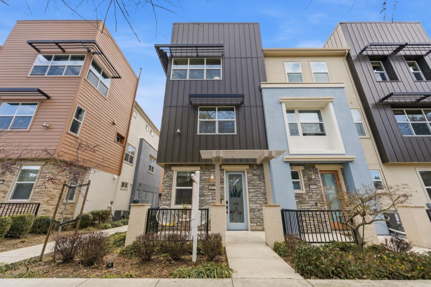 Front Image Thumbnail for ML82040028