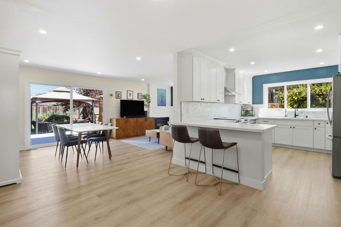 Front Image Thumbnail for ML82040098