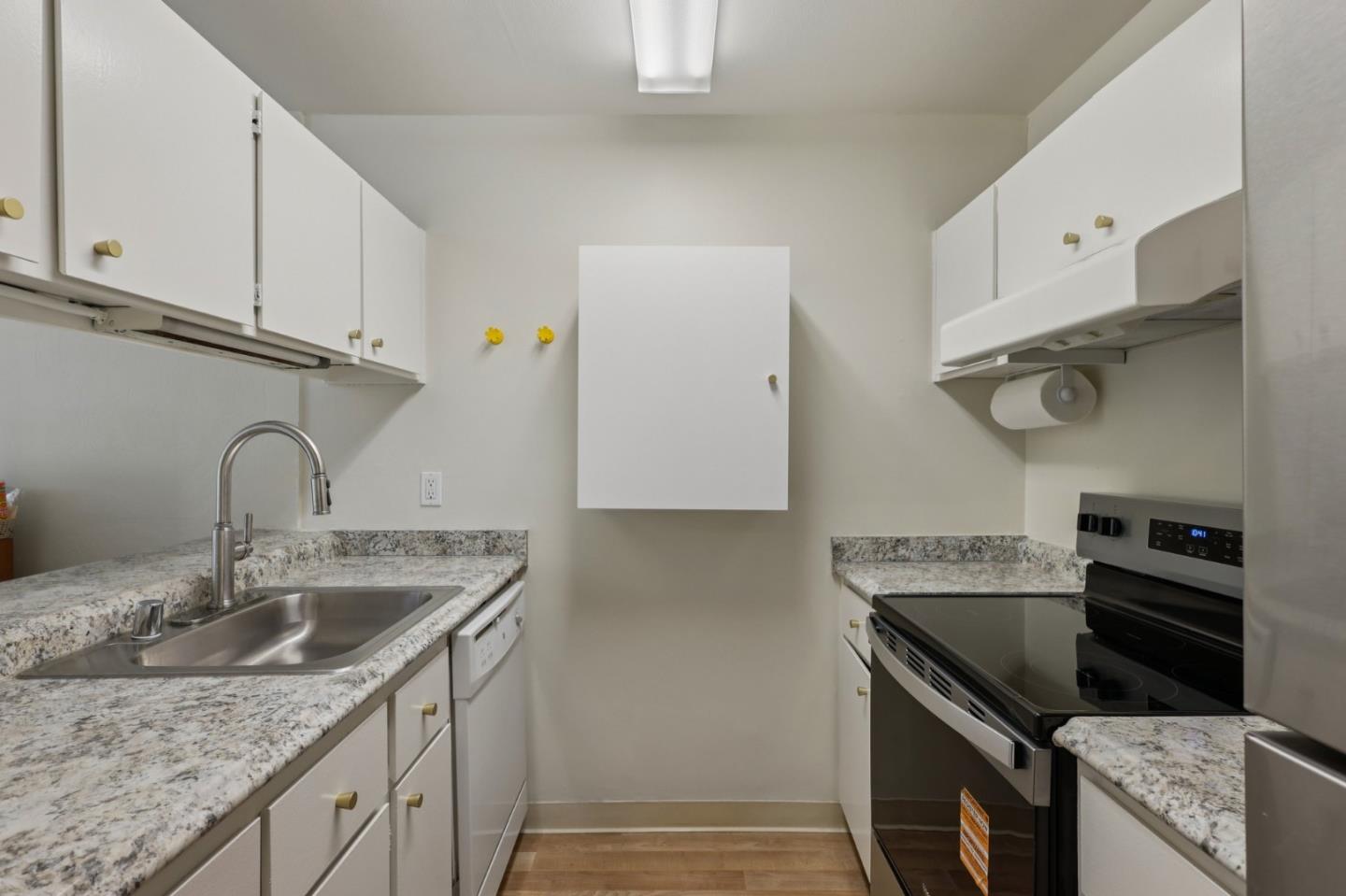 Front Image Thumbnail for ML82040112