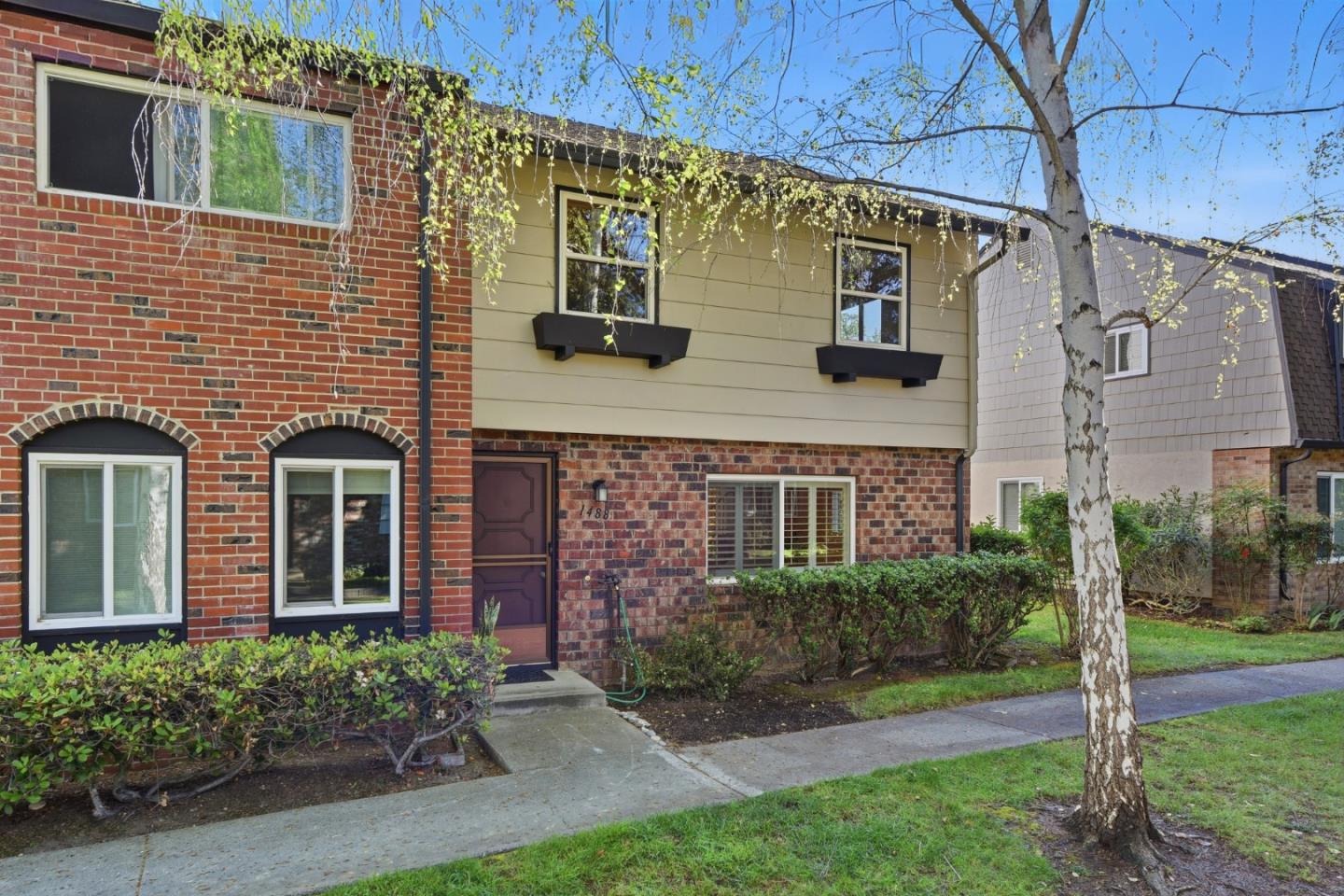 Front Image Thumbnail for ML82040135