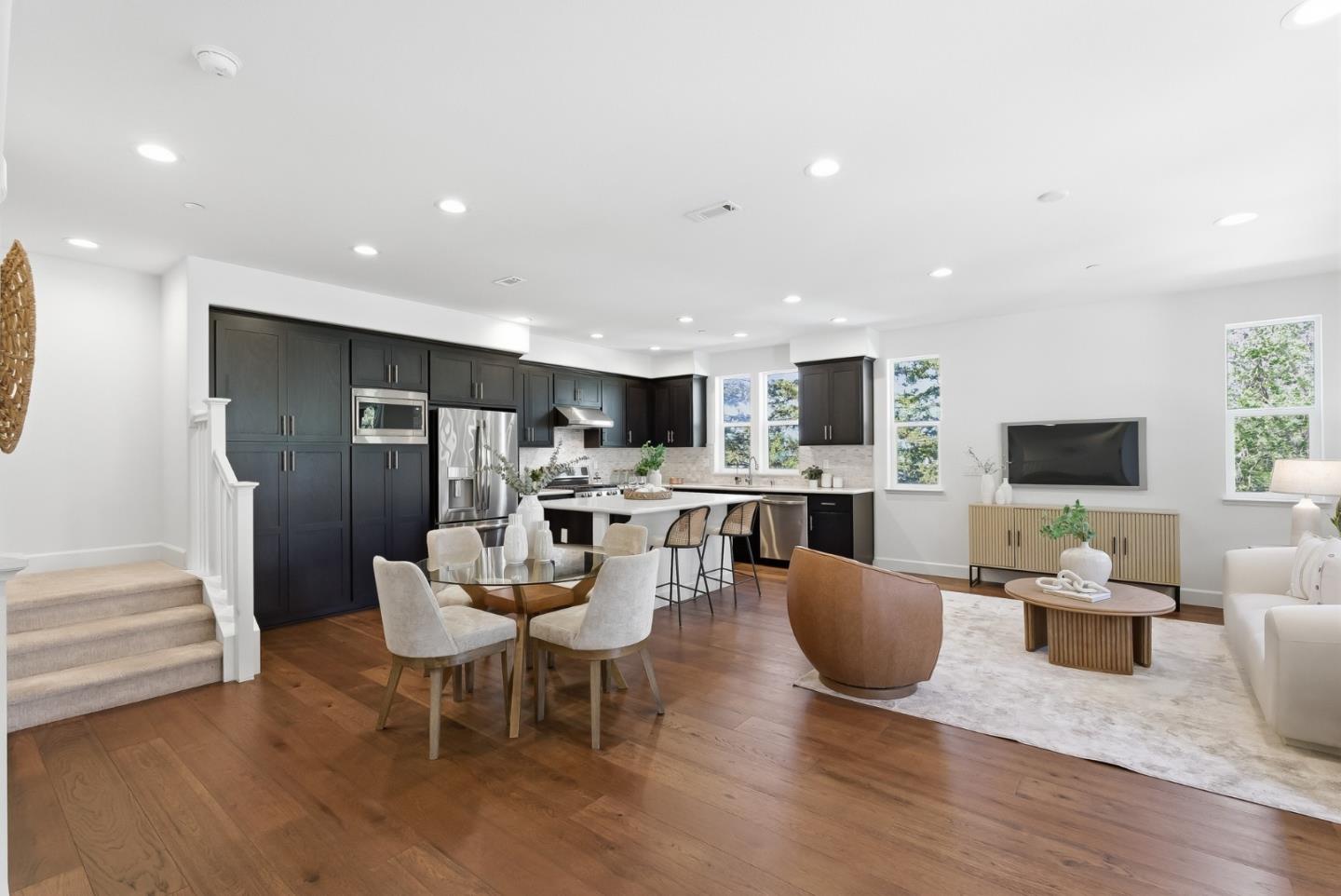 Front Image Thumbnail for ML82040150