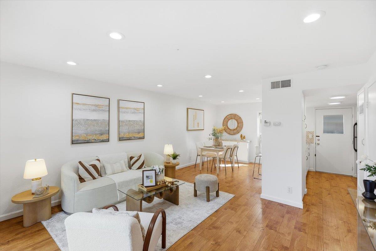 Front Image Thumbnail for ML82040269