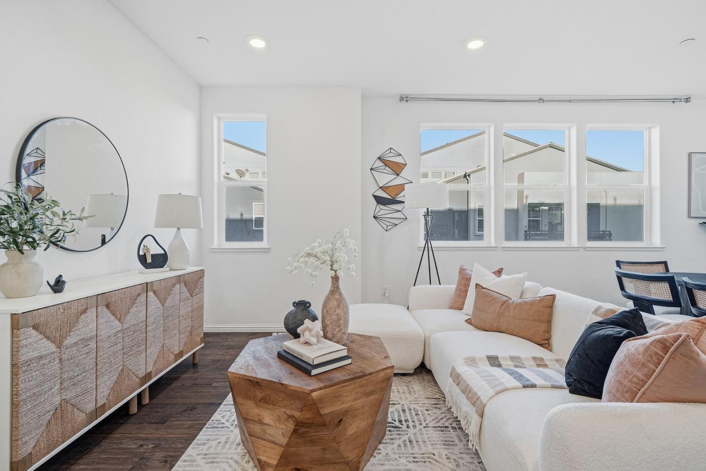 Front Image Thumbnail for ML82040306