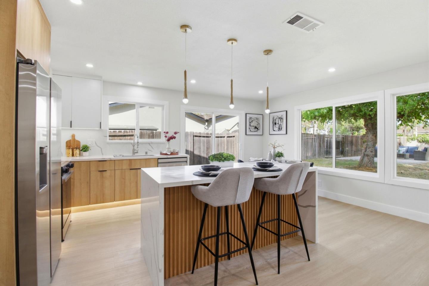 Front Image Thumbnail for ML82040347