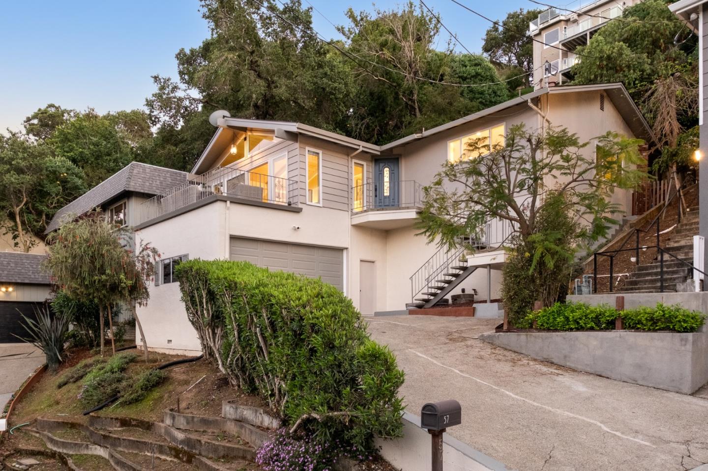 Front Image Thumbnail for ML82040381