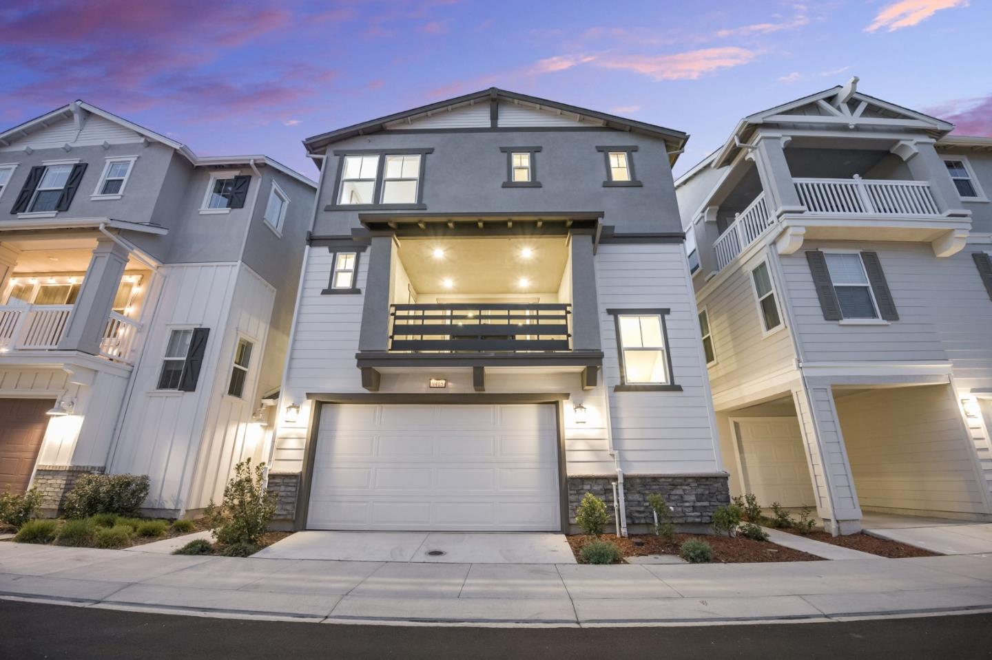 Front Image Thumbnail for ML82040437