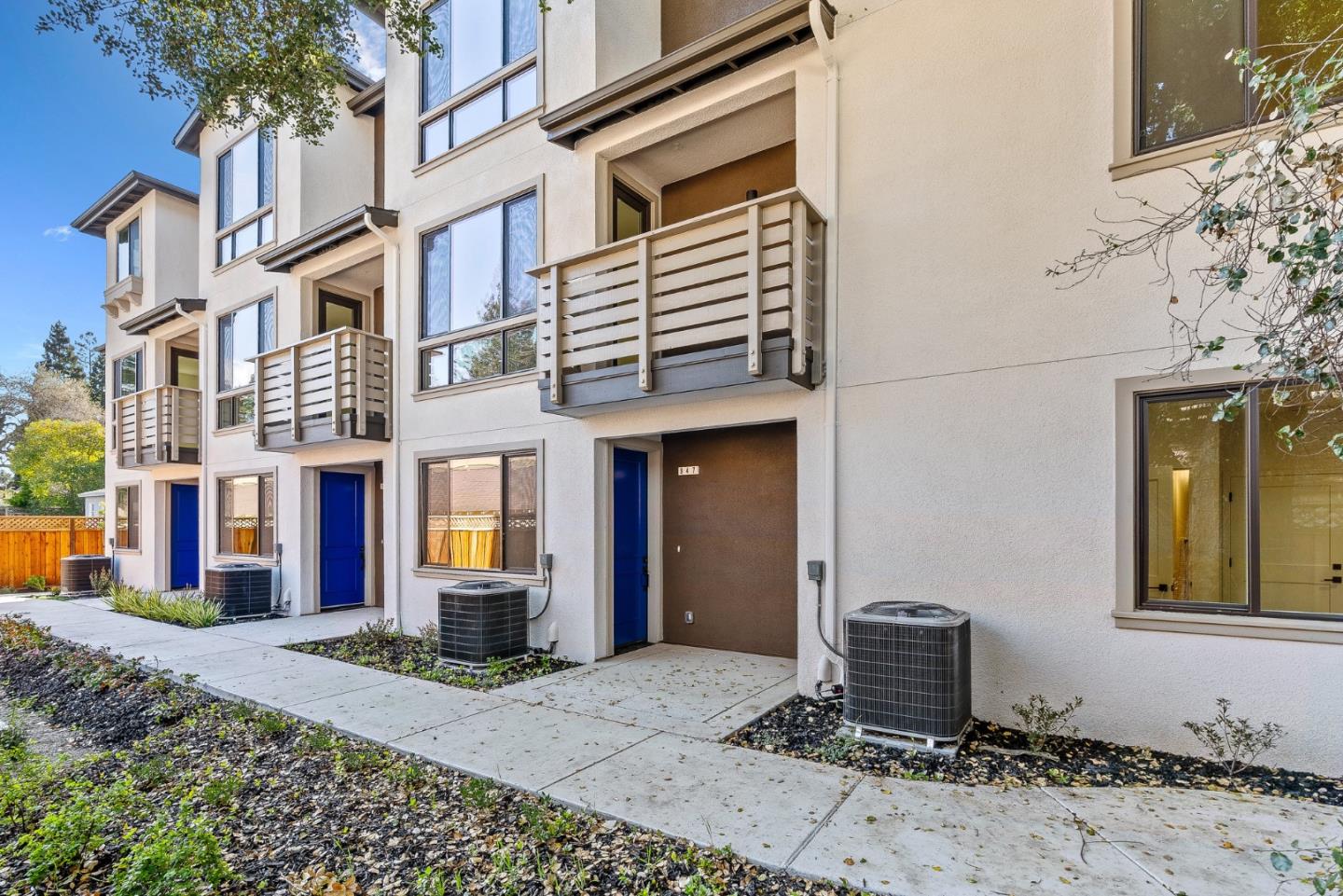 Front Image Thumbnail for ML82040465