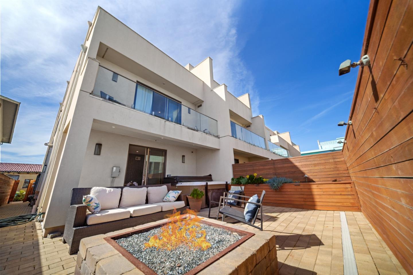 Front Image Thumbnail for ML82040471